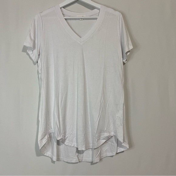 Amaryllis Tops - Amaryllis Women’s Short Sleeve V Neck Tee Shirt White NWOT